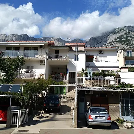 Apartment With A Parking Space - 6784 Makarska