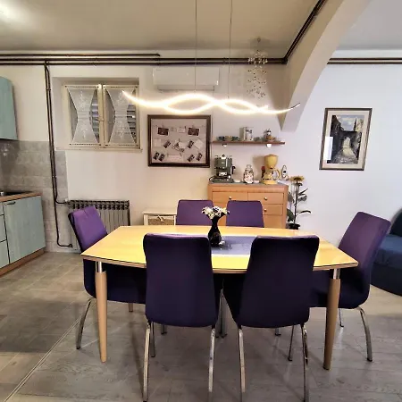 With A Parking Space - 6784 Makarska